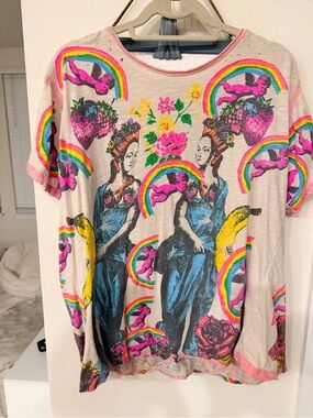 Magnolia Pearl Pink Rainbow Cherub & Portrait Graphic Tee never worn